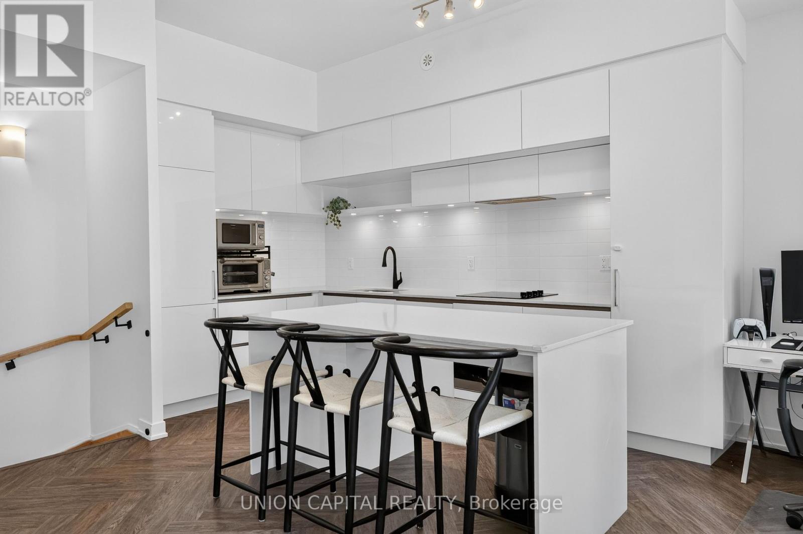 #1227 8 DAVID EYER ROAD - 7
