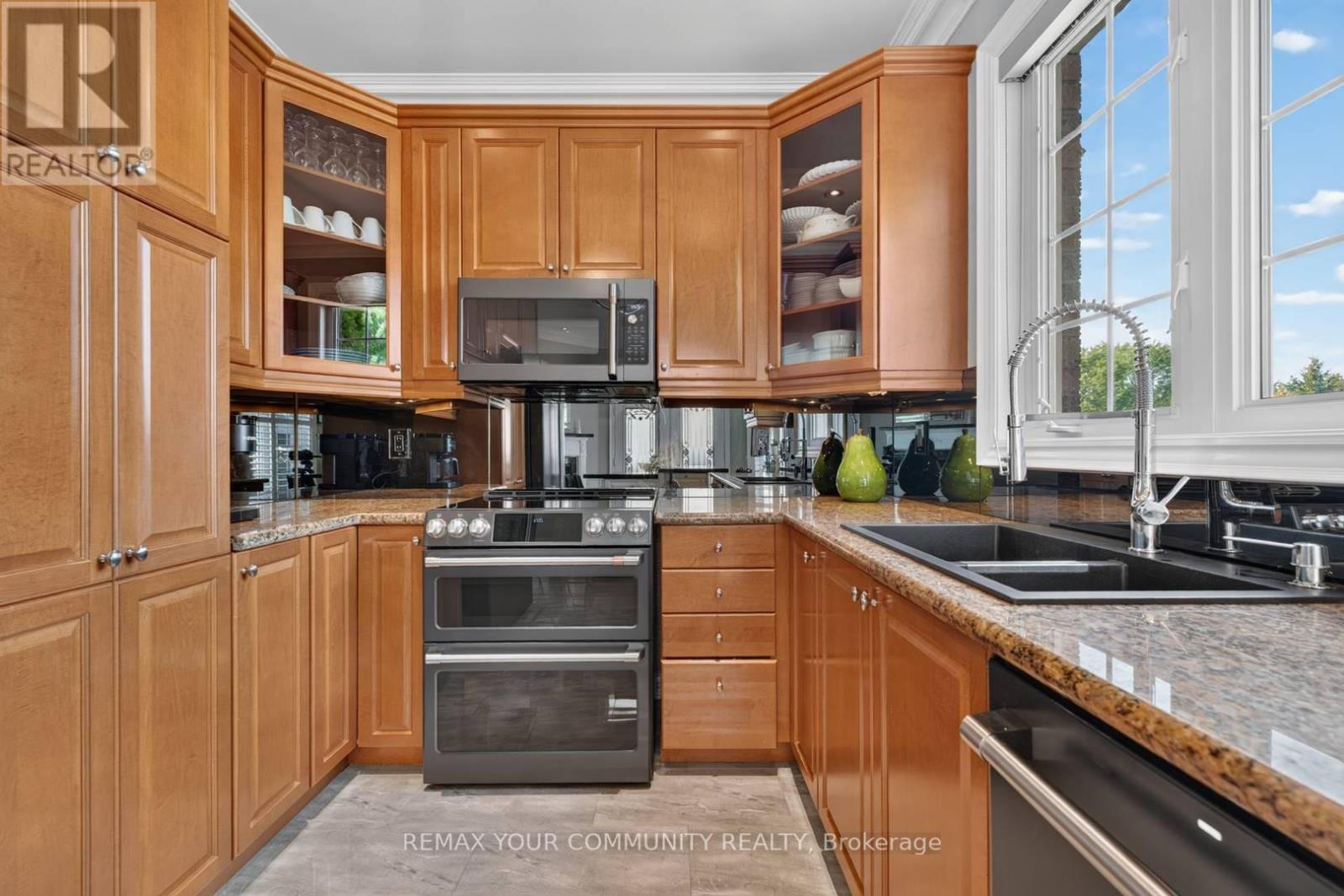 38 Dimarino Drive, Vaughan, ON photo 16