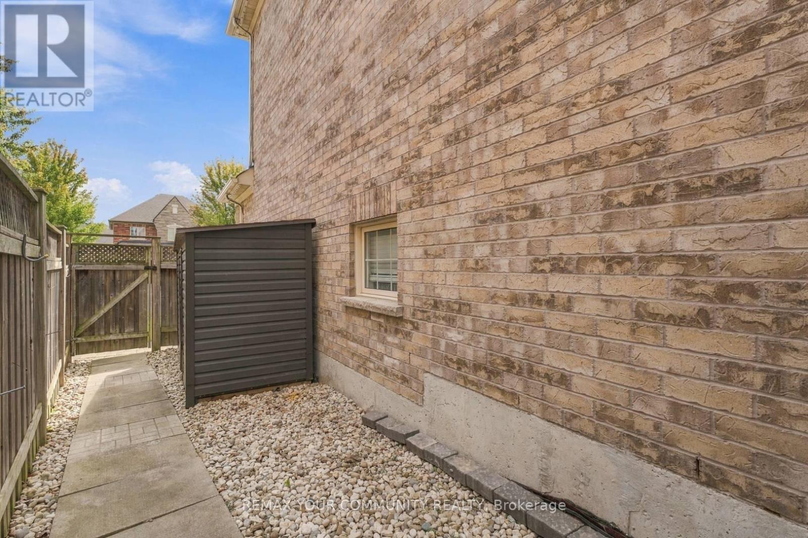 38 DIMARINO DRIVE - 44