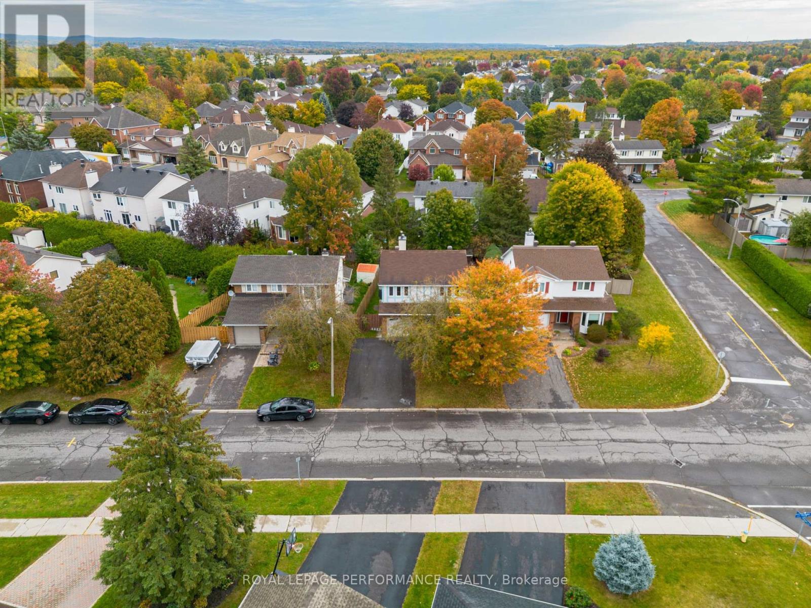 6198 VOYAGEUR DRIVE - 47