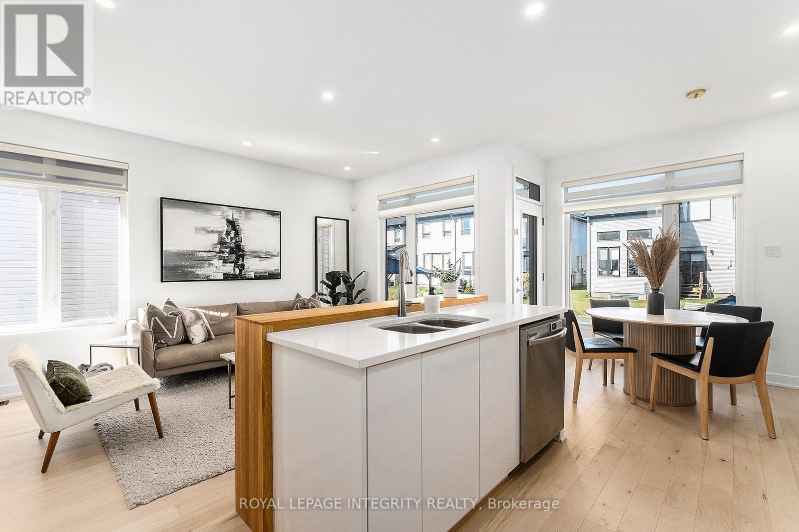 860 SOLARIUM AVENUE - 14