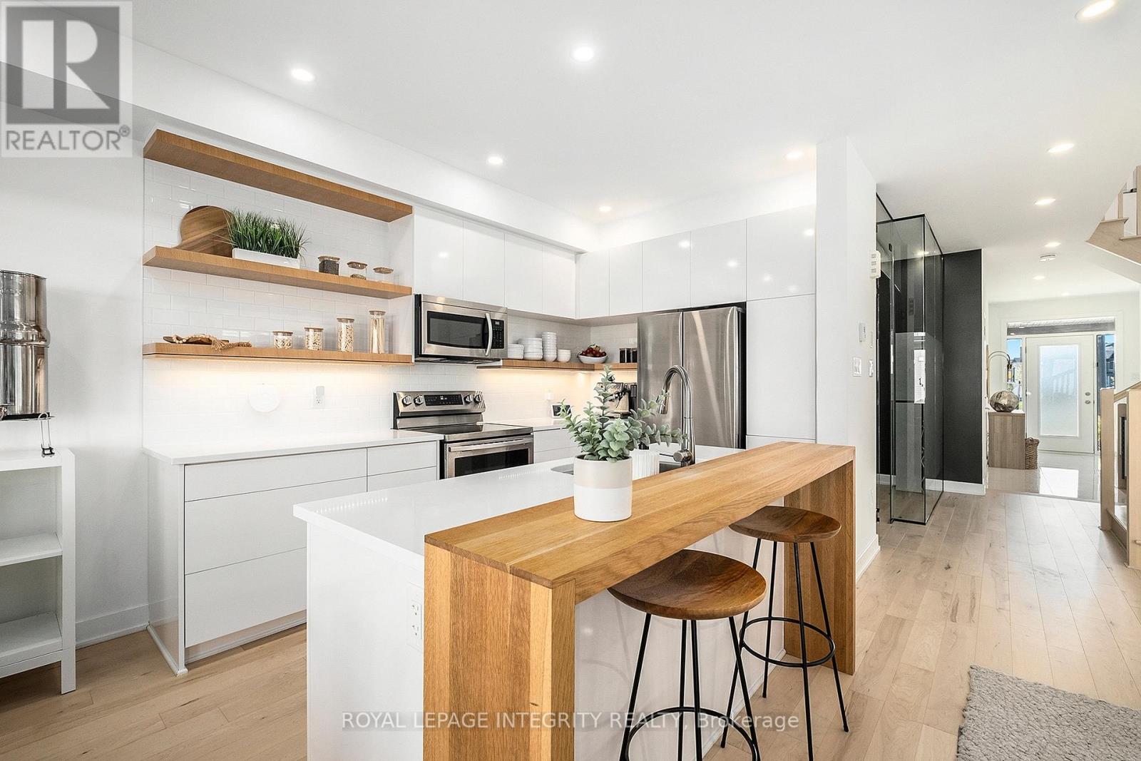860 SOLARIUM AVENUE - Image 15