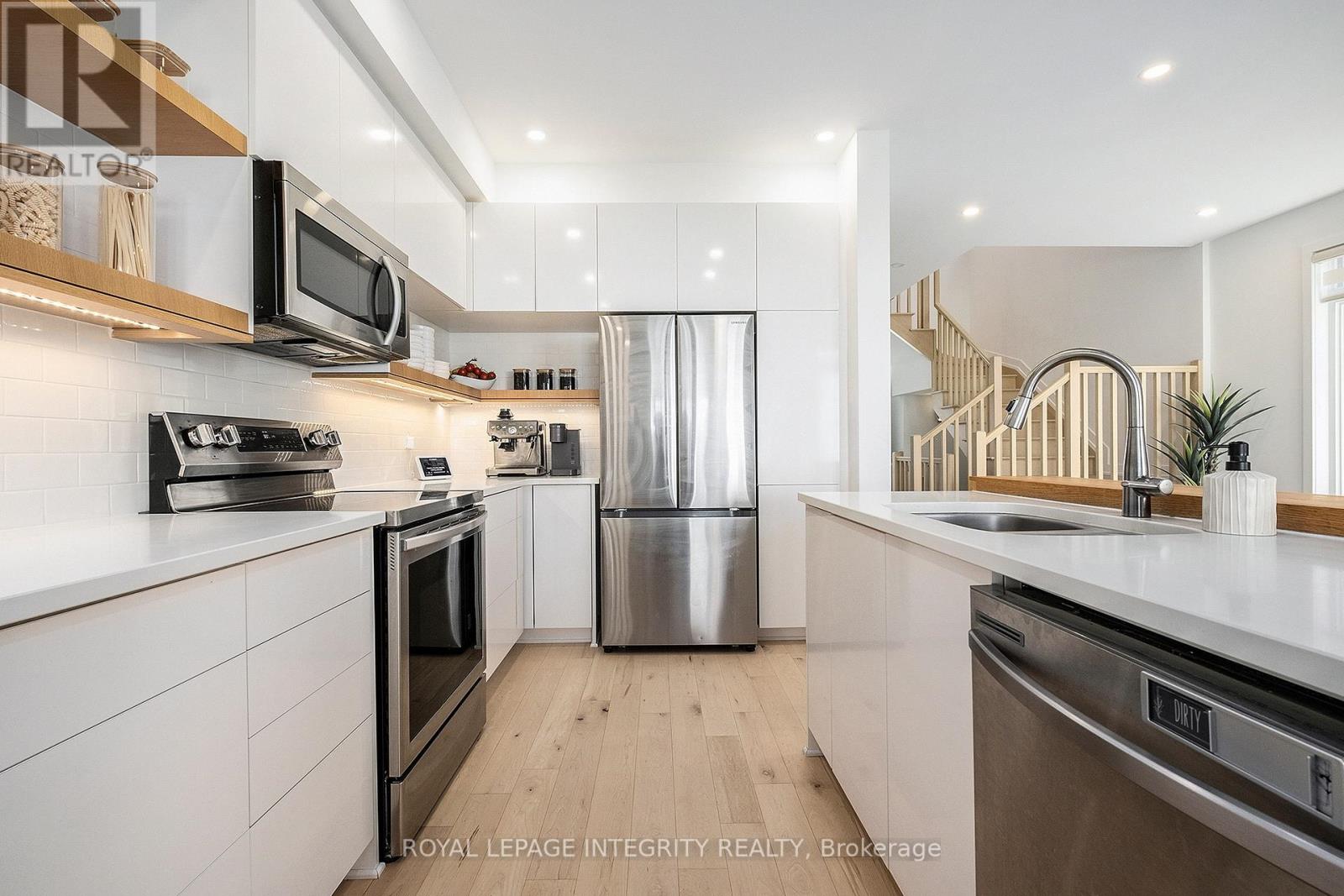 860 SOLARIUM AVENUE - Image 16