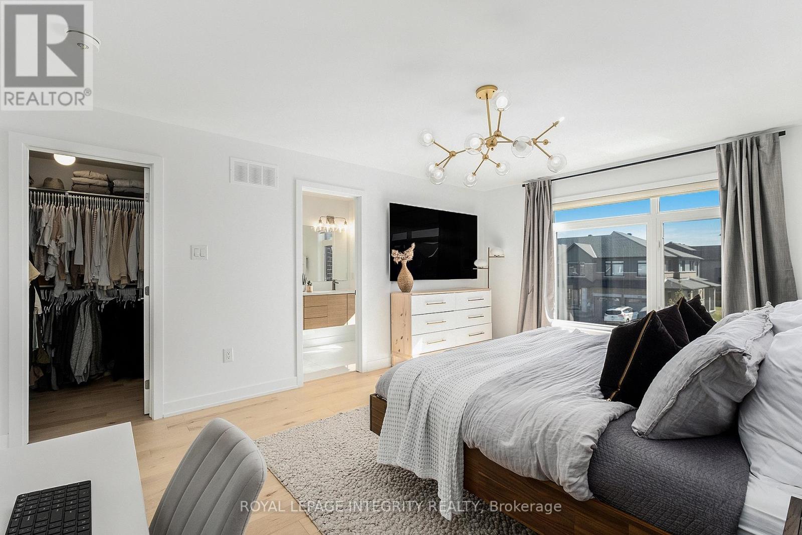 860 SOLARIUM AVENUE - 21