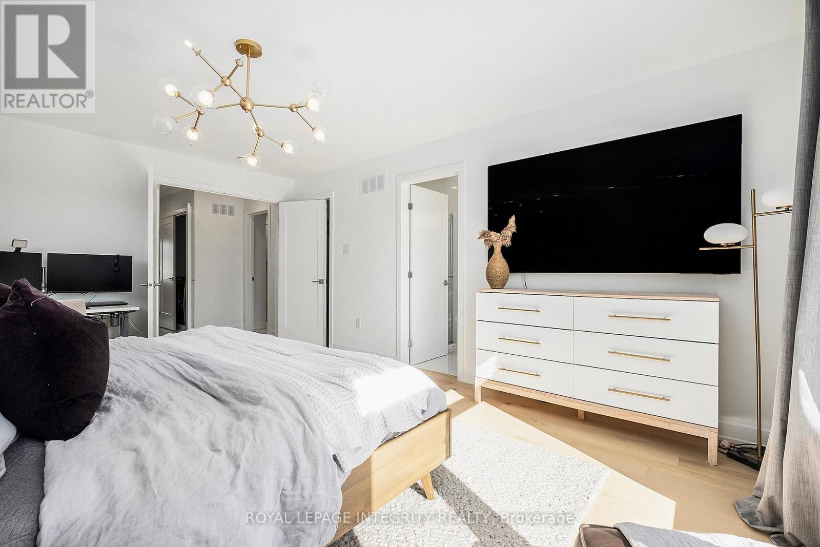 860 SOLARIUM AVENUE - Image 22