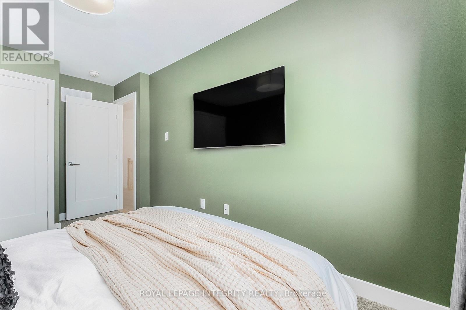 860 SOLARIUM AVENUE - 28