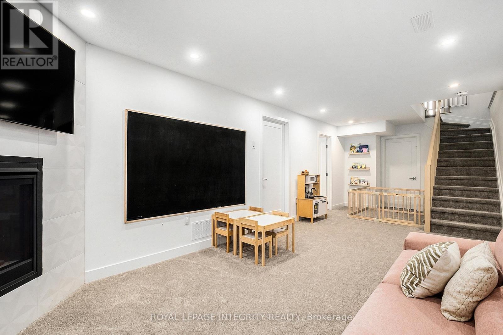 860 SOLARIUM AVENUE - Image 34