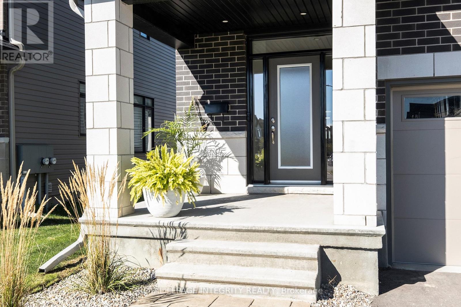 860 SOLARIUM AVENUE - 4