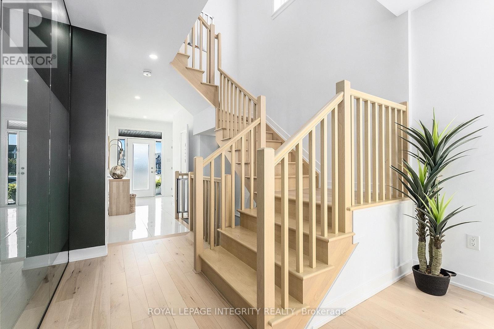 860 SOLARIUM AVENUE - 6