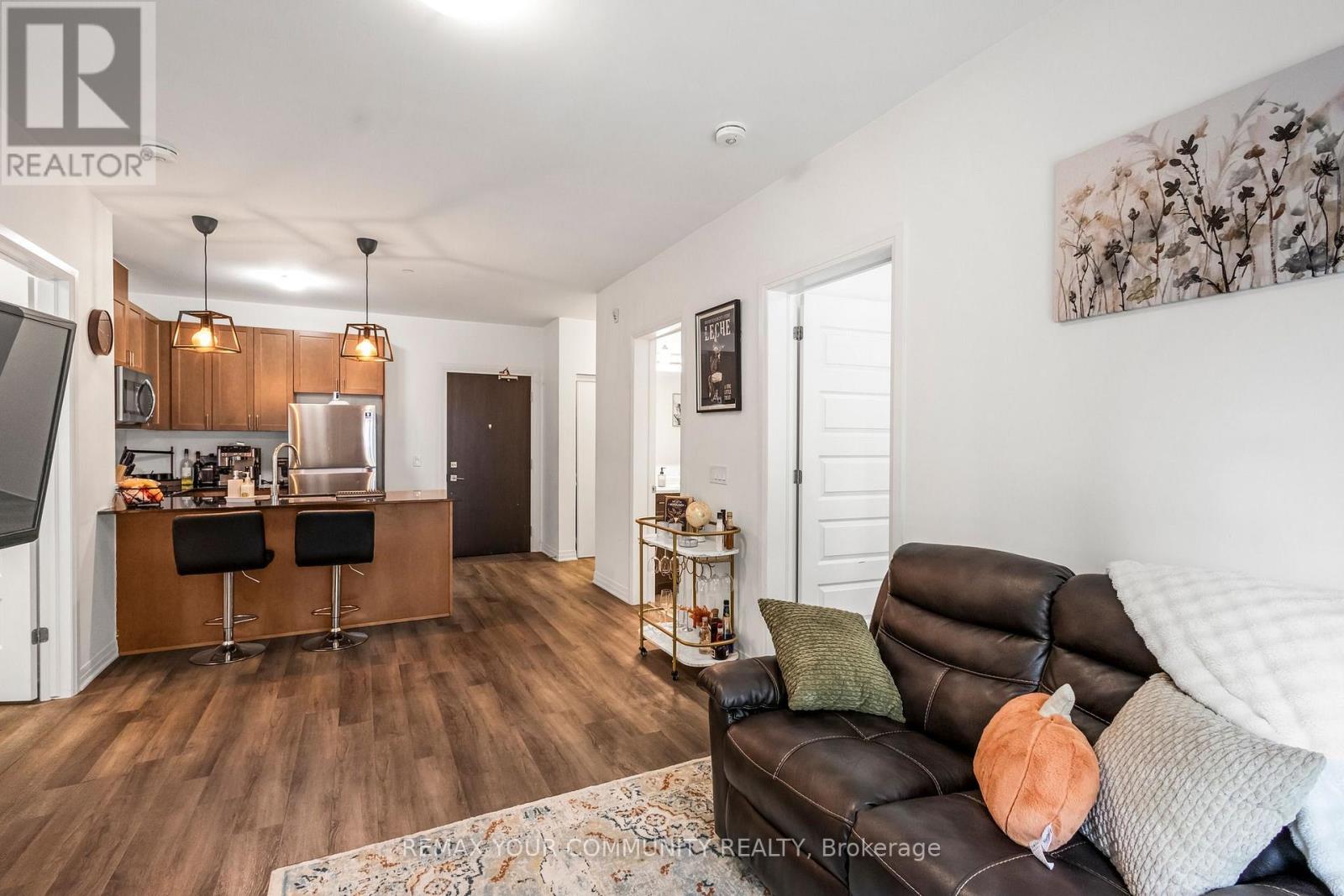 110- 102 Grovewood Common Circle, Oakville, ON photo 2