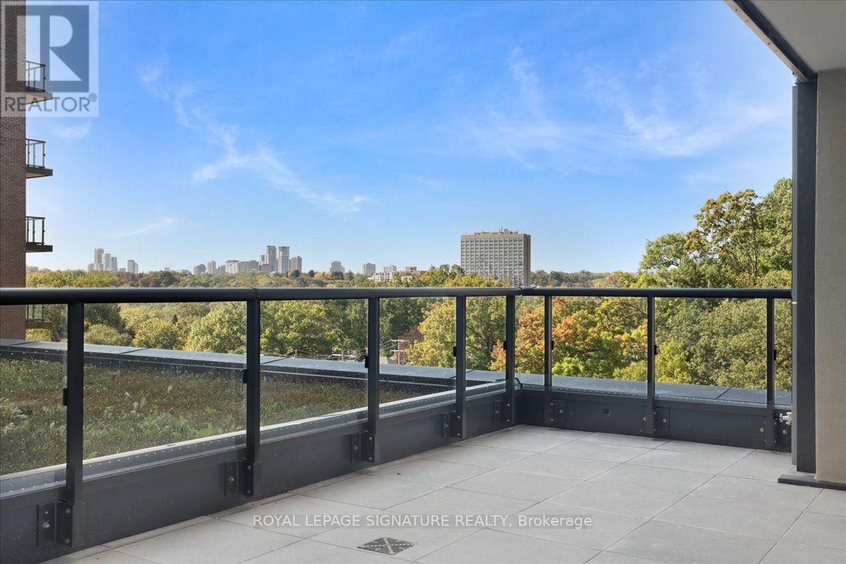 2450 Bloor Street West — photo 10