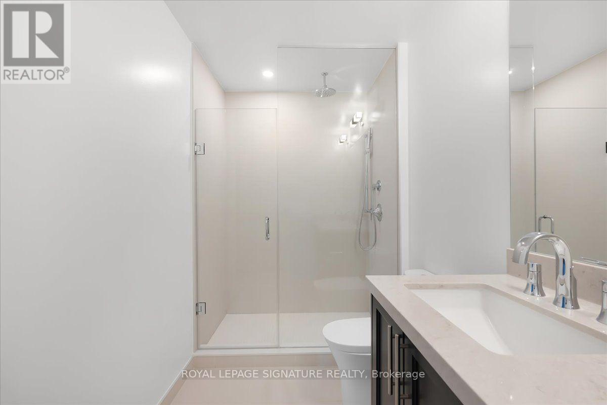 2450 Bloor Street West — photo 22