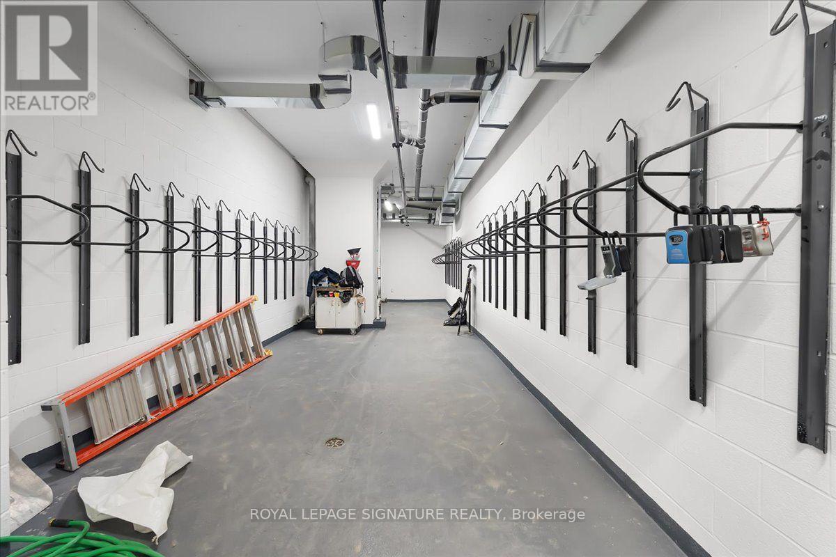 2450 Bloor Street West — photo 36