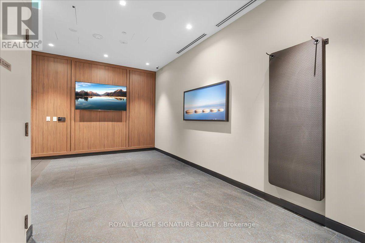 2450 Bloor Street West — photo 37