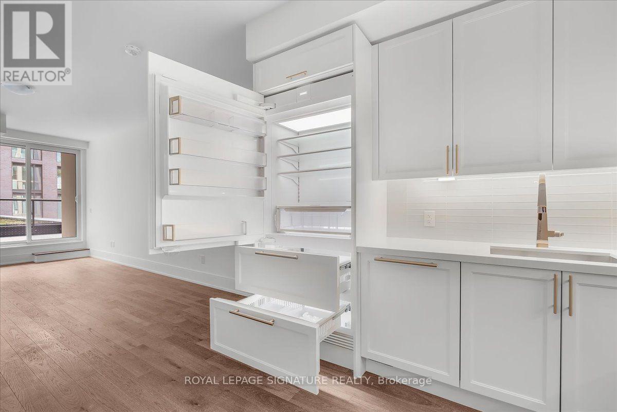 2450 Bloor Street West — photo 7