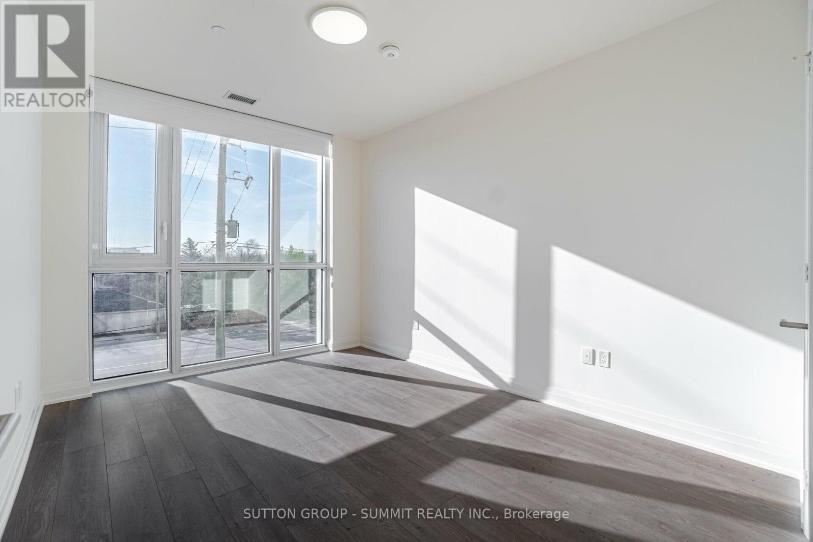 509 Dundas Street West — photo 19