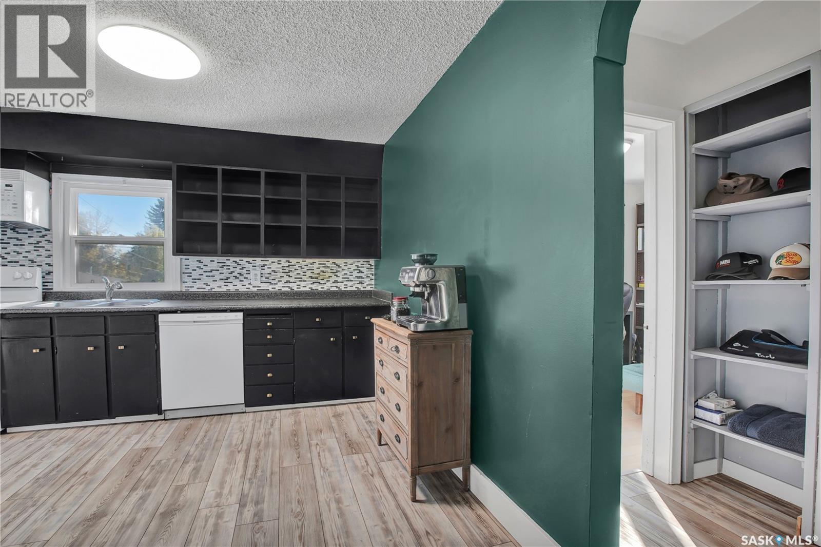 1104 4th STREET E - 12