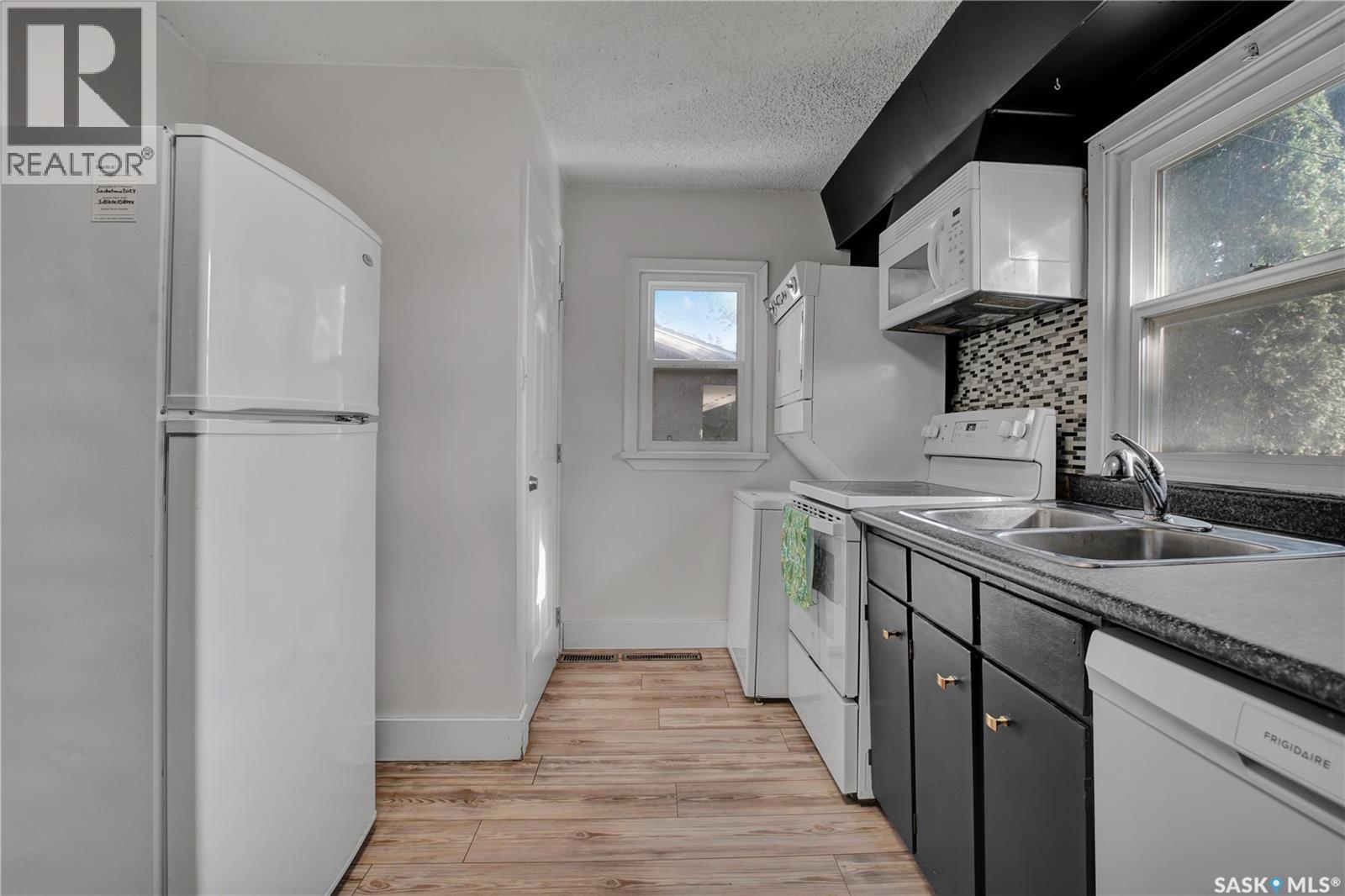 1104 4th STREET E - 18