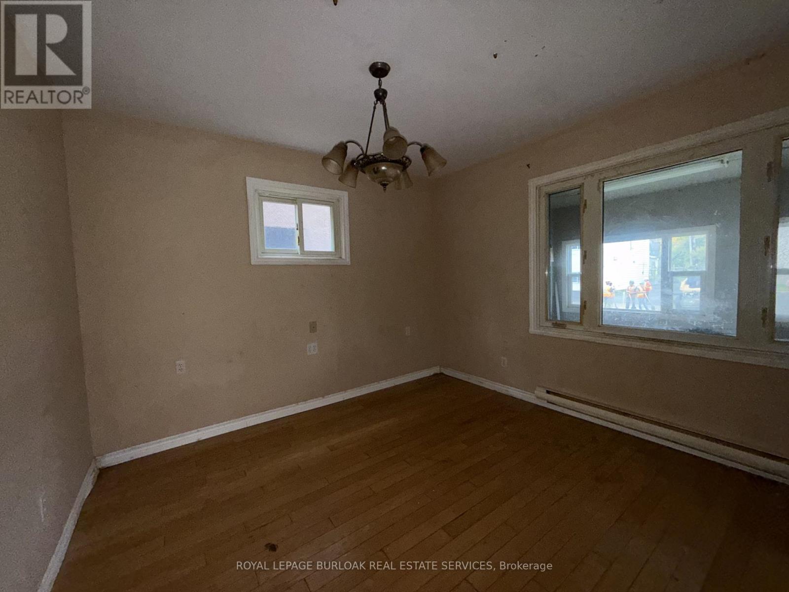 35 ALBERT STREET E - 3