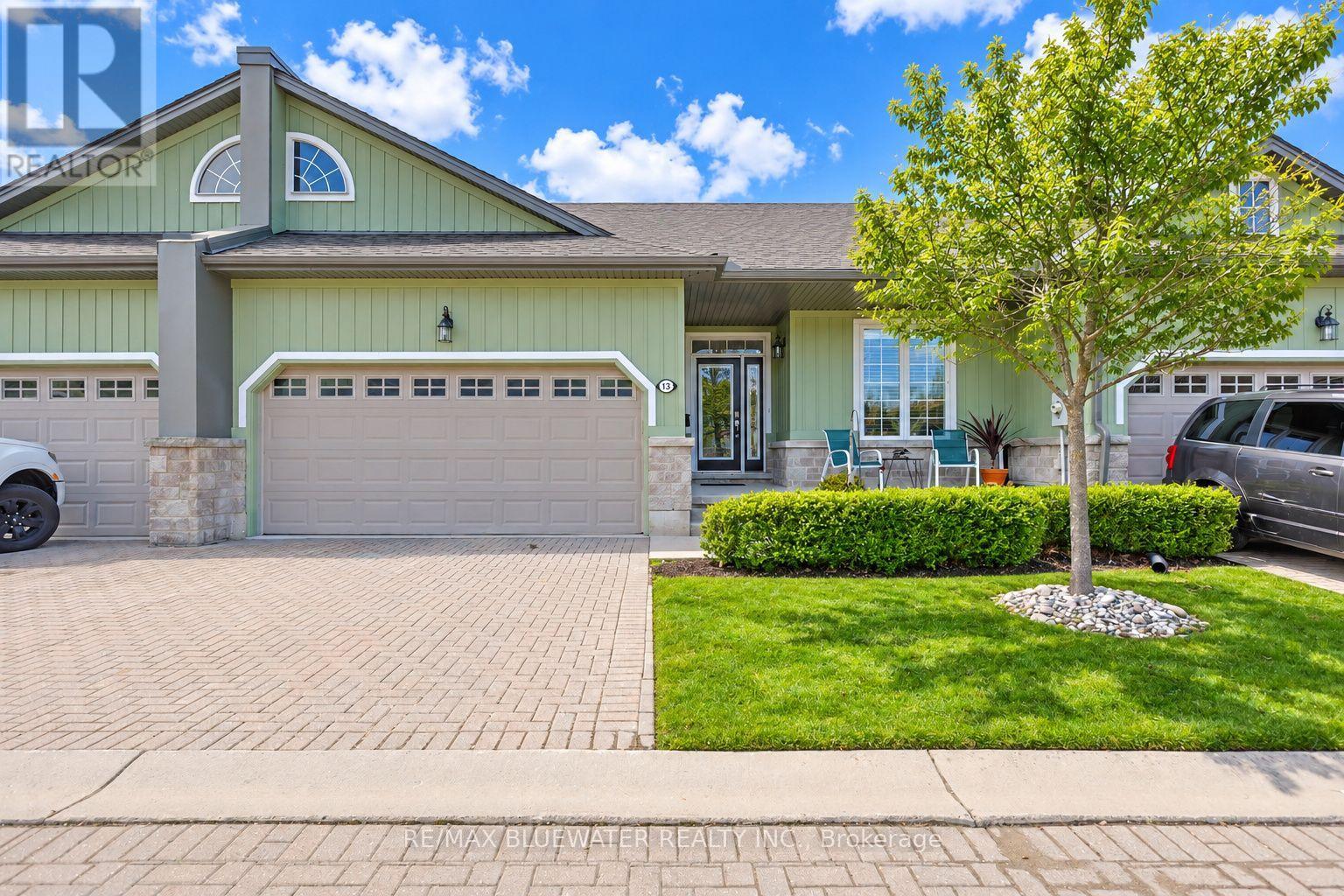 Property for sale at 13 OAKWOOD LINKS LANE