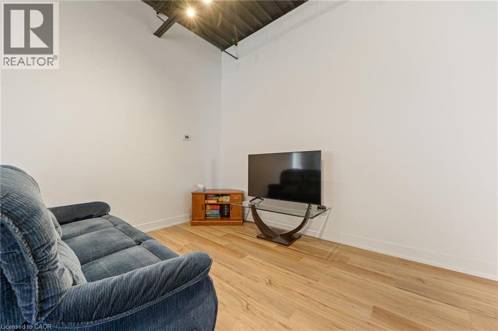 14 CAITHNESS Street E, Caledonia — photo 8