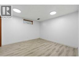 20 Rossburn Crescent SW - photo 21