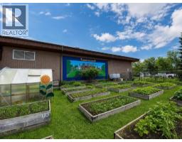 20 Rossburn Crescent SW - photo 42