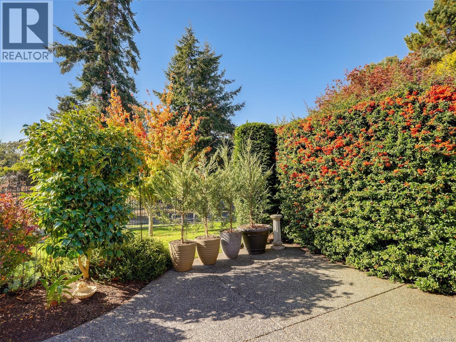 901 2829 Arbutus Rd, Saanich - Image 1