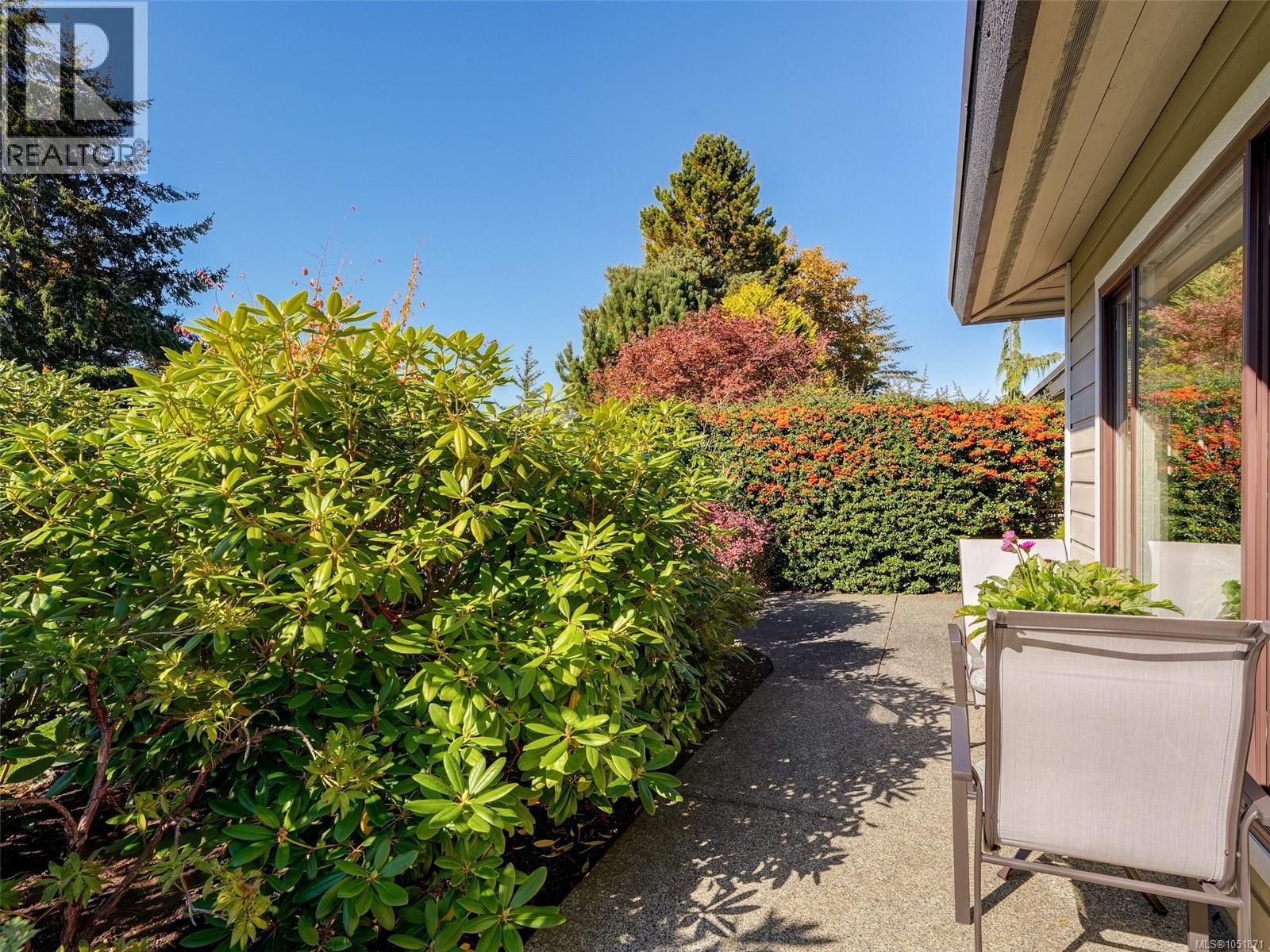 901 2829 Arbutus Rd, Saanich - Image 1