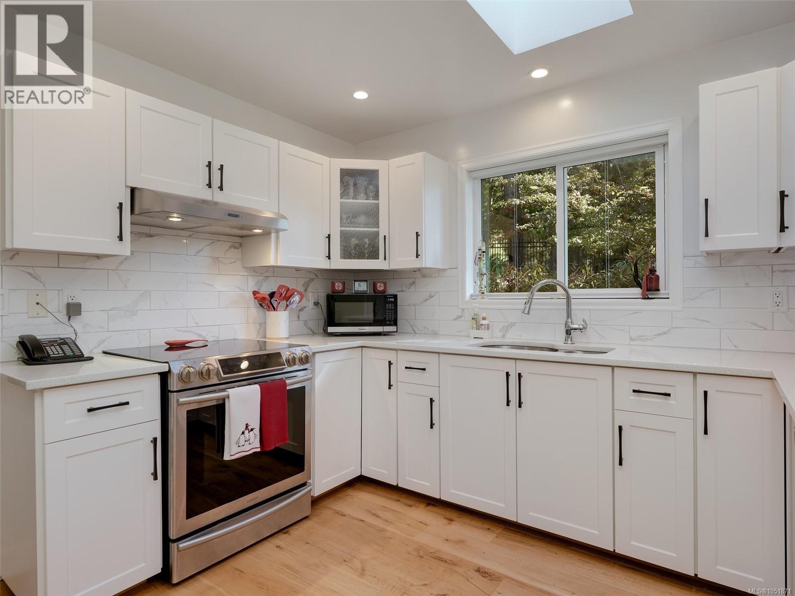 901 2829 Arbutus Rd, Saanich - Image 1