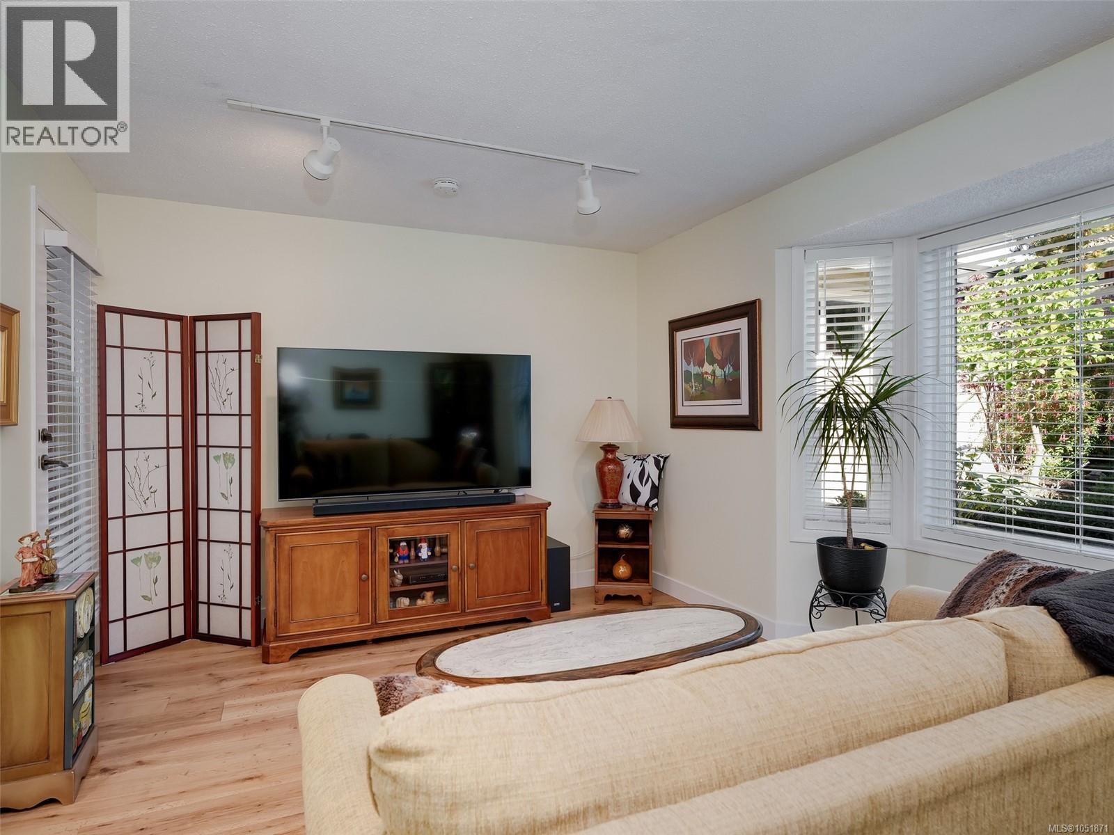 901 2829 Arbutus Rd, Saanich - Image 1