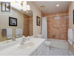 901 2829 Arbutus Rd, Saanich, BC V8N5X5 Photo 17
