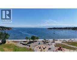 Ensuite - 3913 Woodlands Pl, Saanich, BC V8N4J8 Photo 11