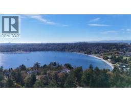 Mud room - 3913 Woodlands Pl, Saanich, BC V8N4J8 Photo 16