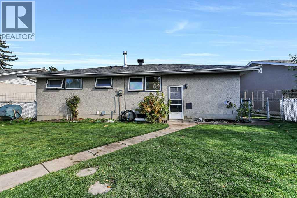 Listing photo – 5912 West Park Crescent, Red Deer