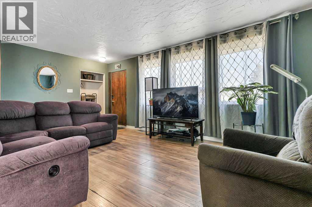 Listing photo – 5912 West Park Crescent, Red Deer