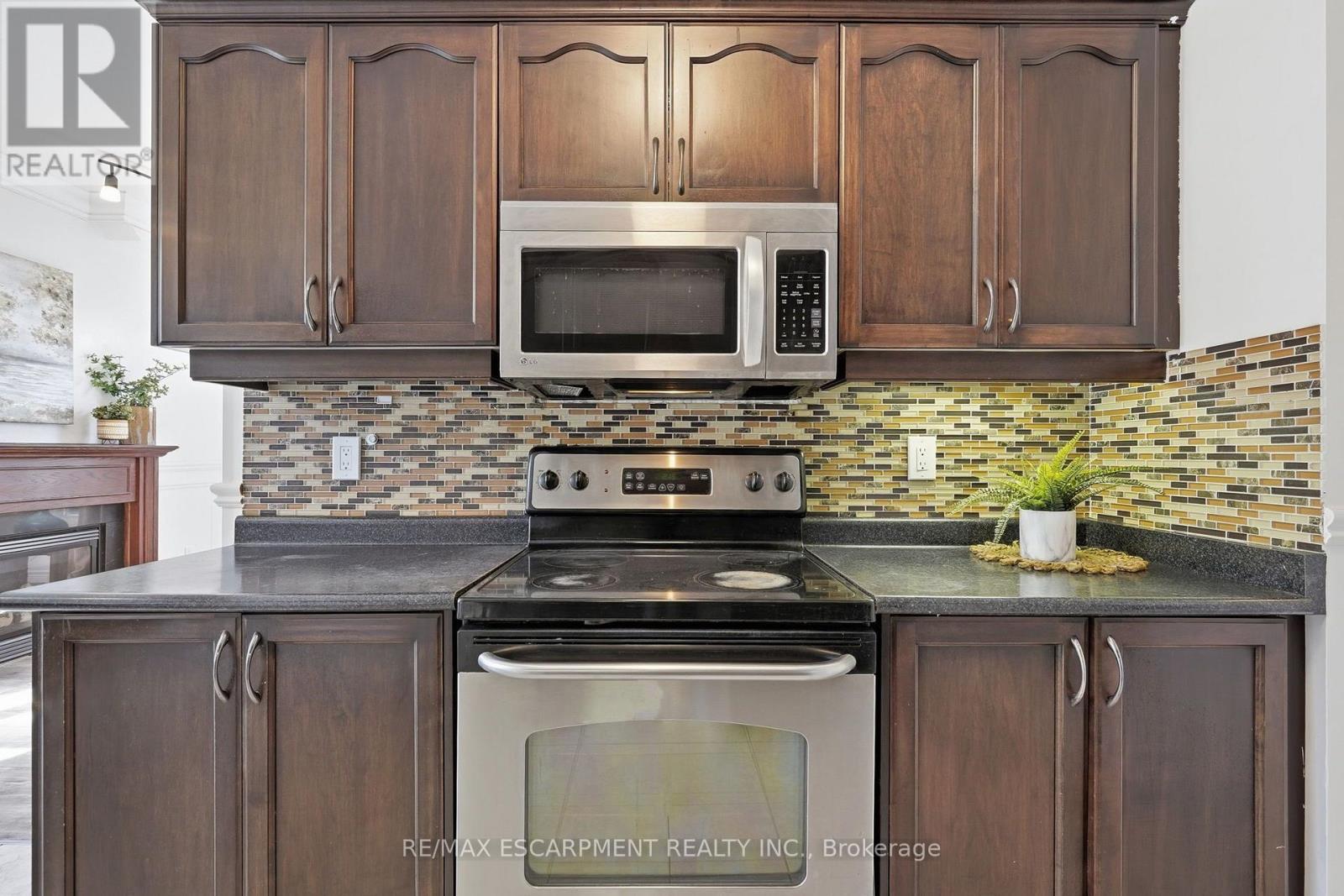 8- 400 Stonehenge Drive, Hamilton, ON photo 12