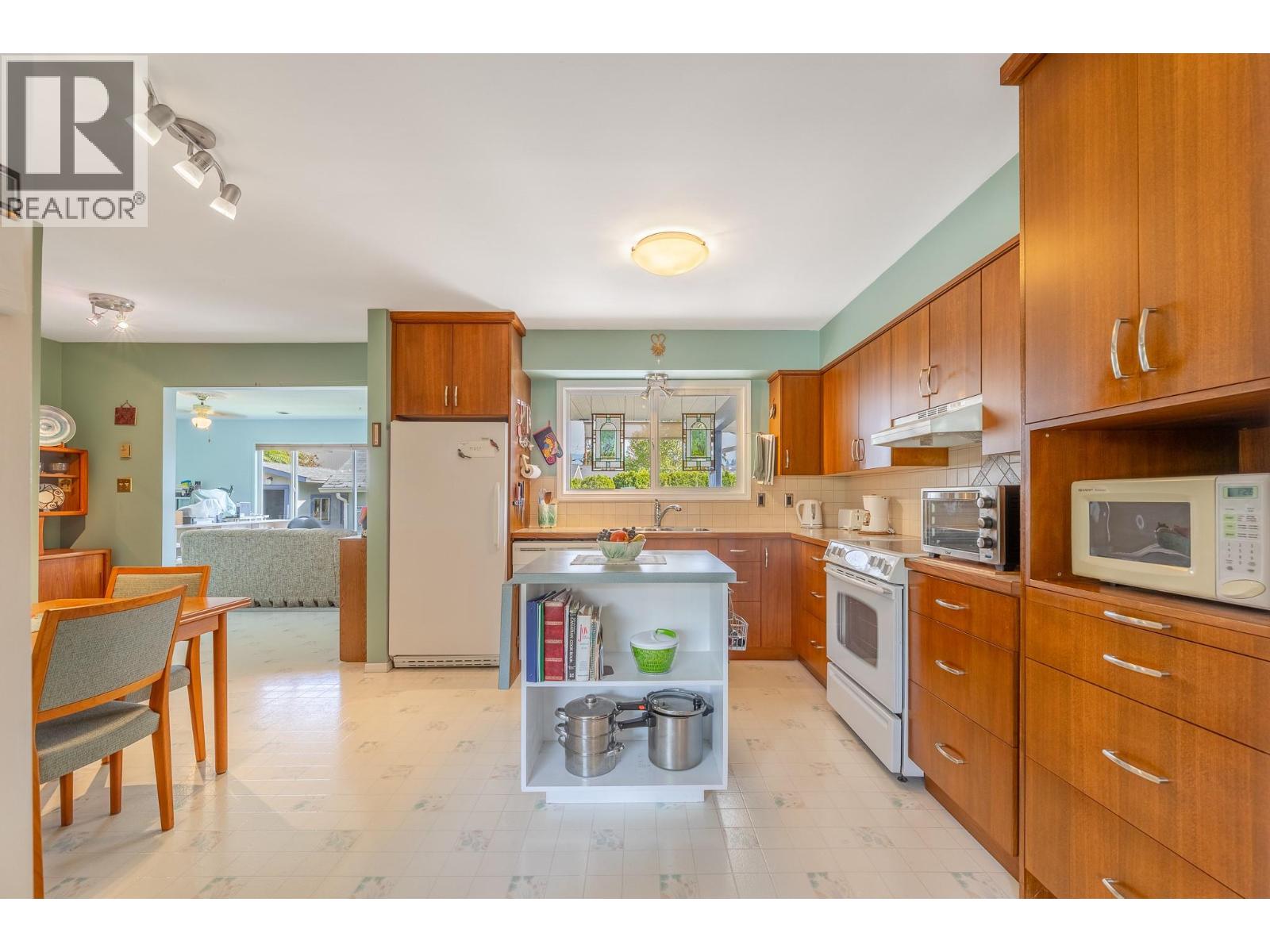  12409 Wright Avenue, Summerland
