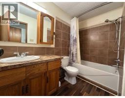 4pc Bathroom - 6008 57 Avenue, Ponoka, AB T4J1L2 Photo 11