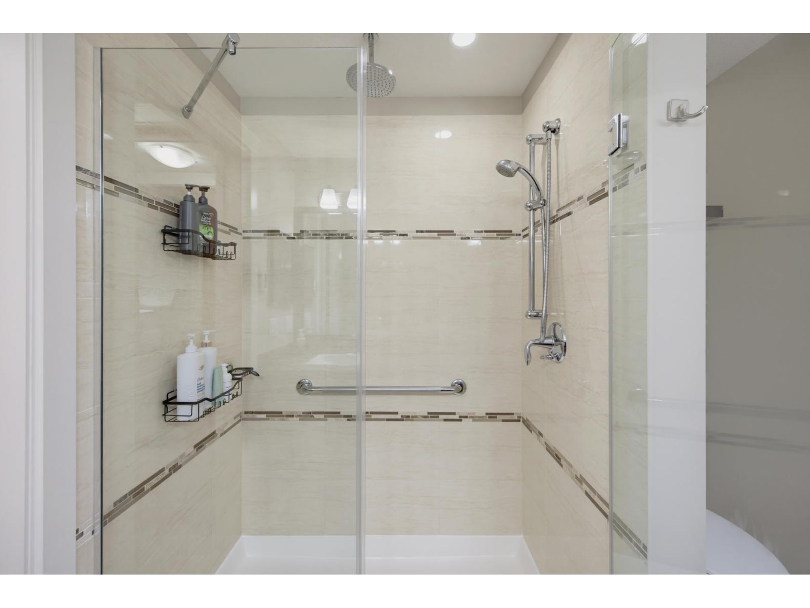Photo of 371 8258 207A STREET 16