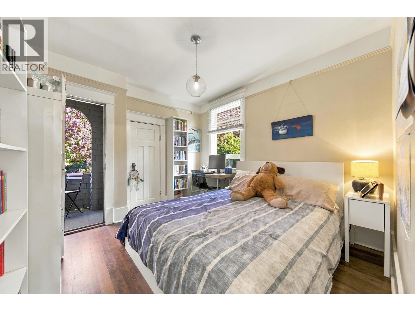 Photo of 2580 CAMBRIDGE STREET 24