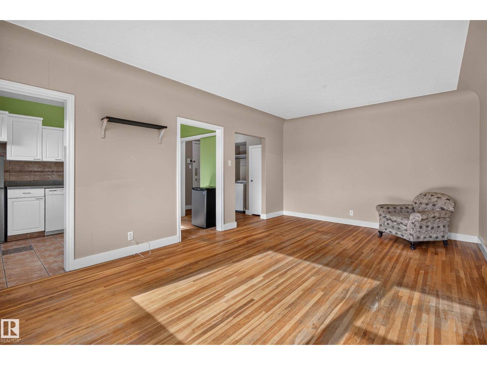 #7 11614 112 AV NW - 12