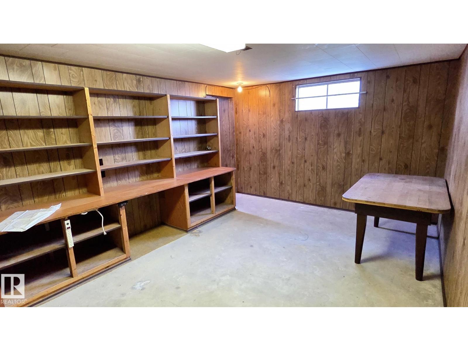 5517 49 ST - 11