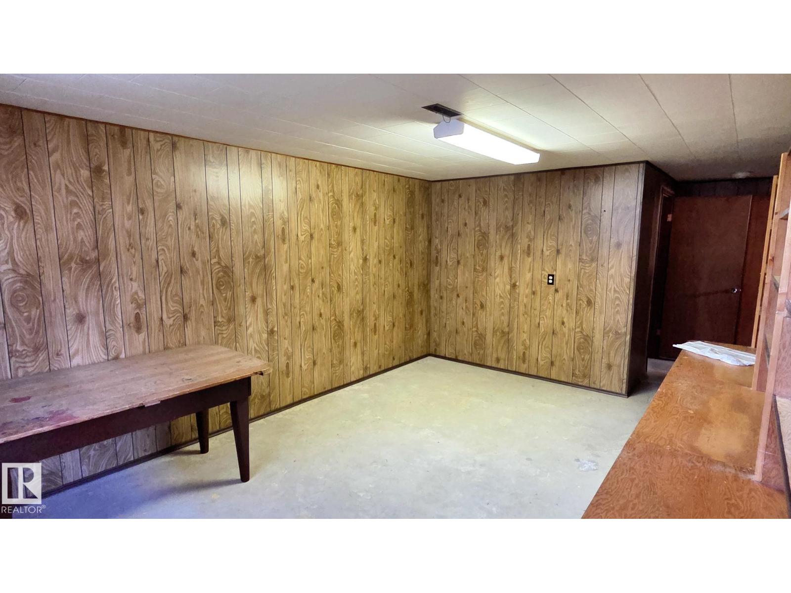 5517 49 ST - 12