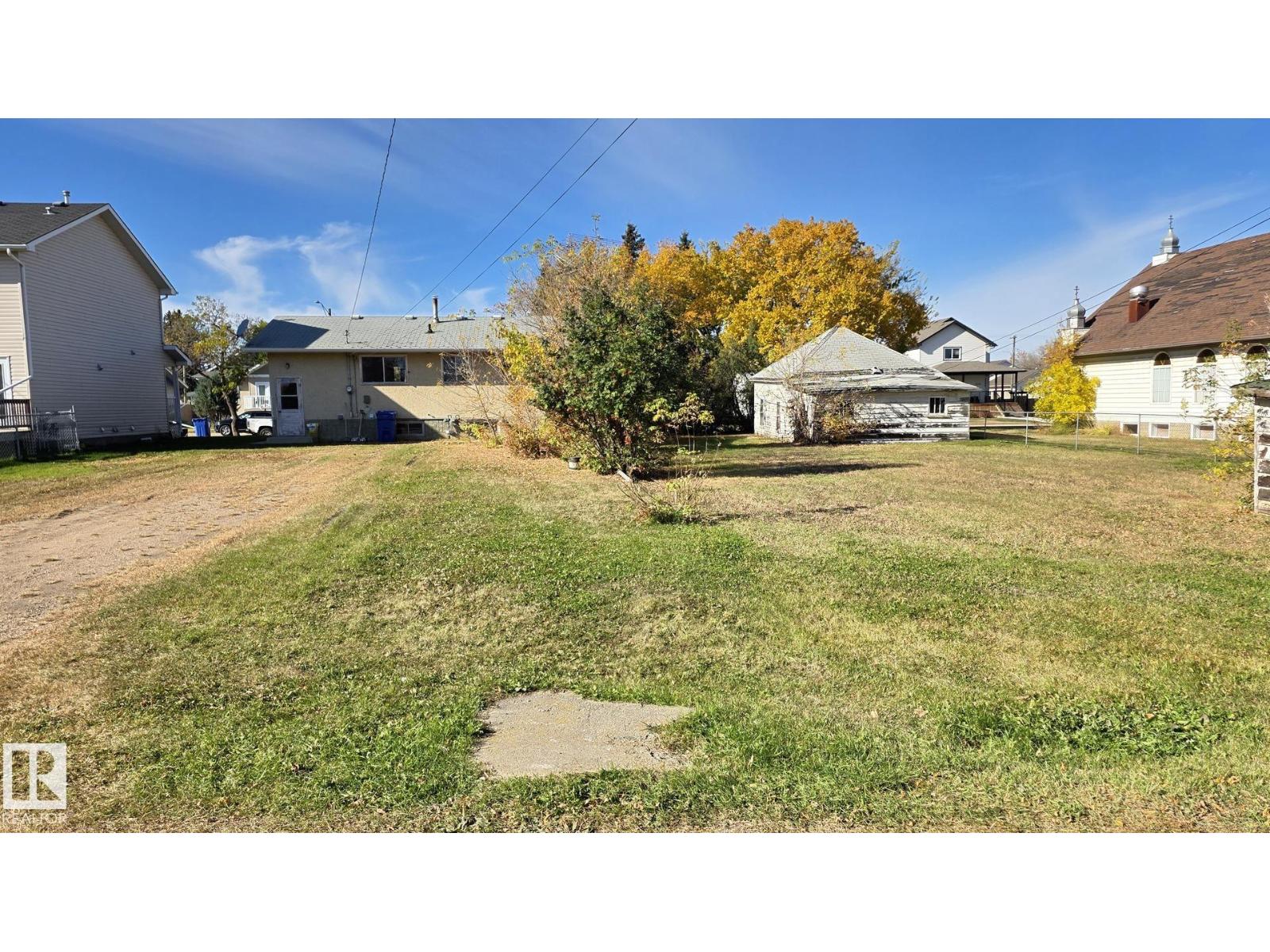 5517 49 ST - 23