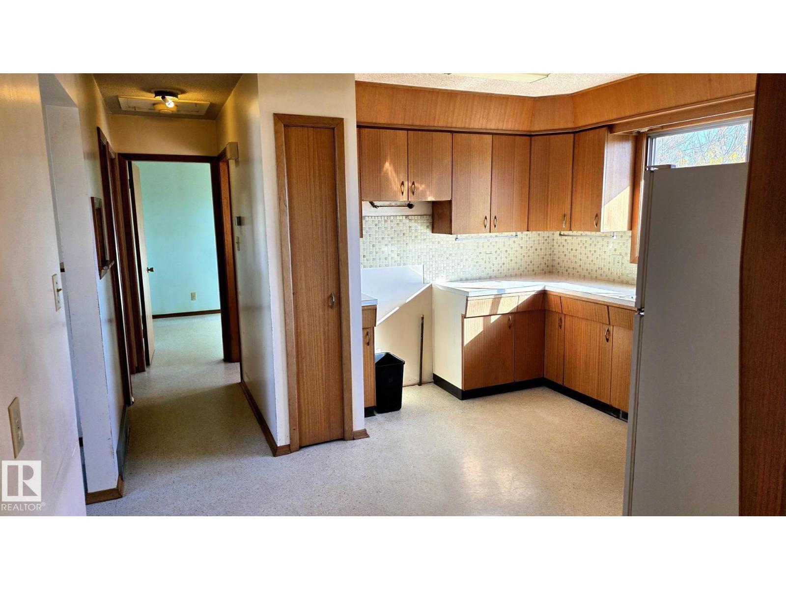 5517 49 ST - 4