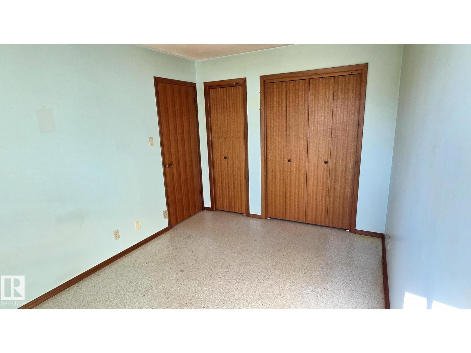 5517 49 ST - 9