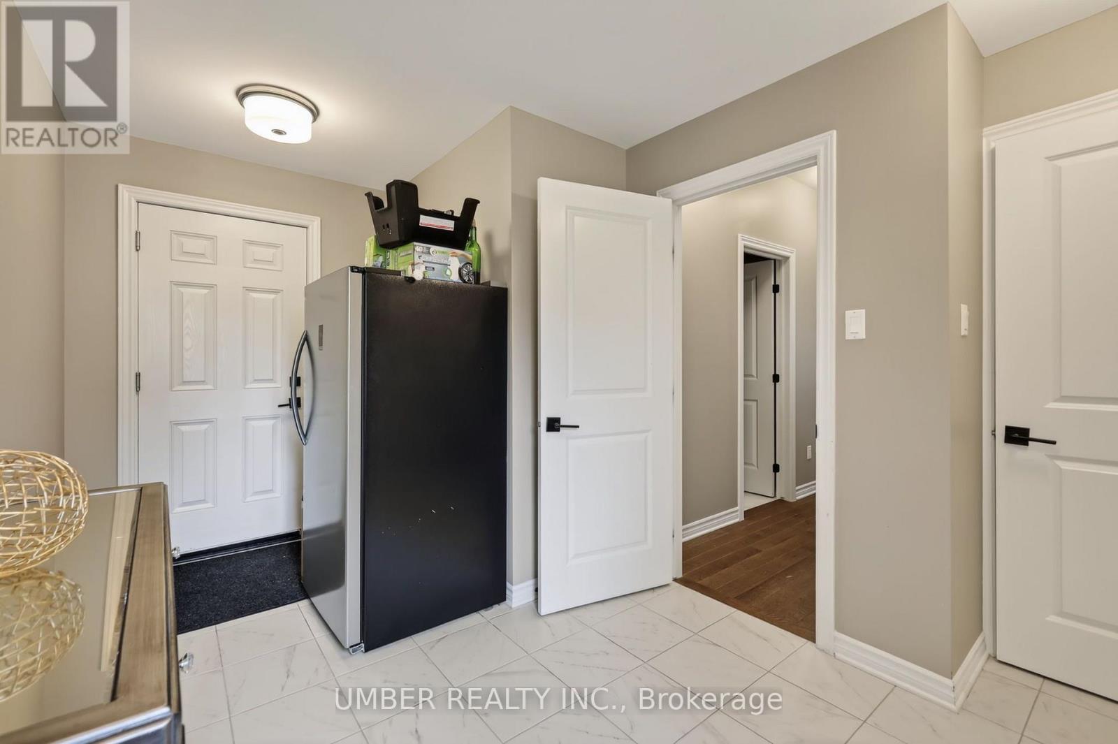 256 TROLLIUS WAY - 19