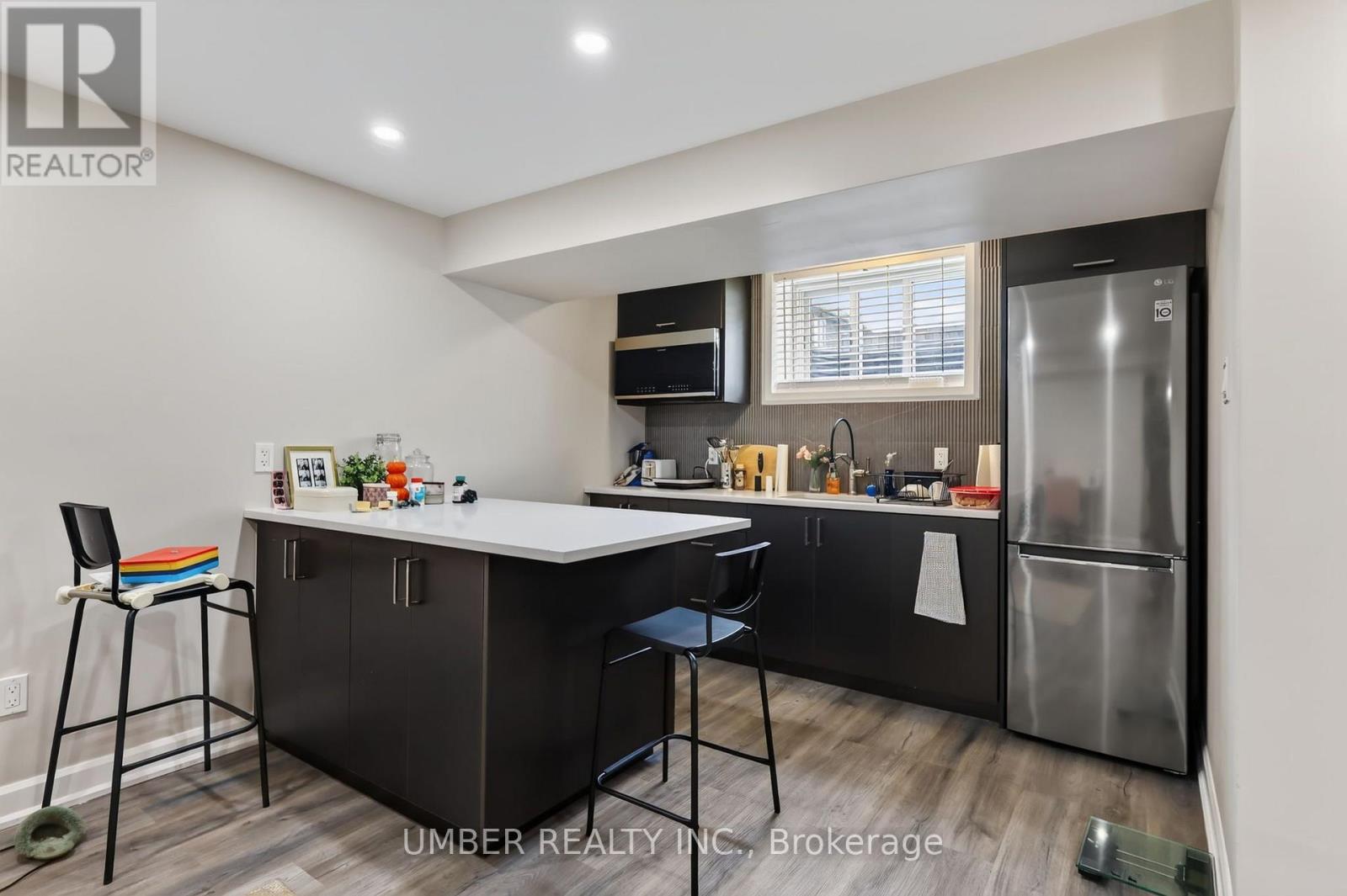 256 TROLLIUS WAY - 41