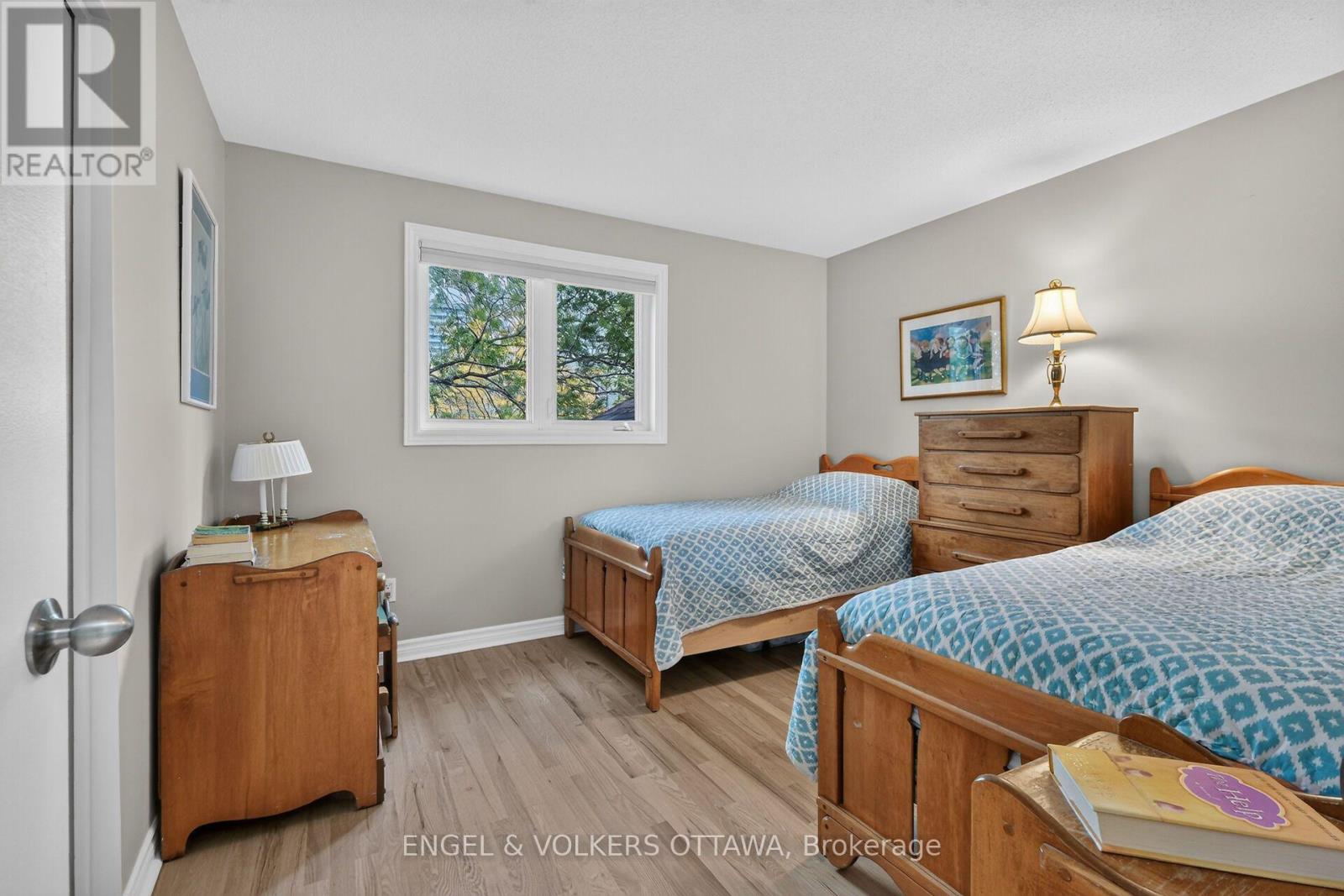 628 BYRON AVENUE - Image 31